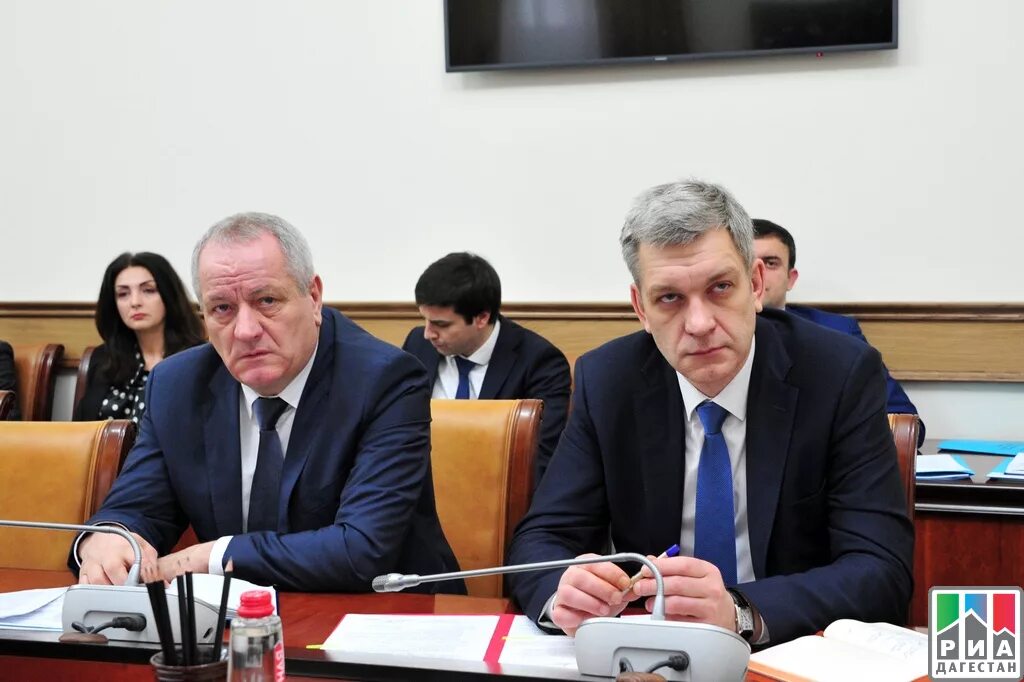 Белый дом махачкала. Здание правительства республики дагестан. Начальники отдела администрации города махачкалы. Атаев зайнал председатель правительства рд. Председатель народного собрания республики дагестан 2023.