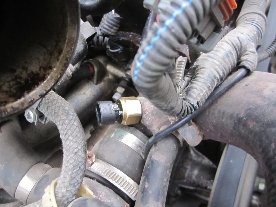 датчик холостого хода нива шевроле. регулятор дроссельной заслонки нива шевроле. плавают обороты двигателя нива. плавают обороты нива шевроле. датчик дросселя нива шевроле.