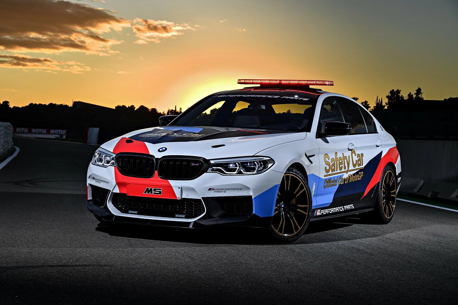 Е60 спорт. BMW m5 f90. БМВ м5 спортивная. BMW m5 2018. BMW m4 gt4.