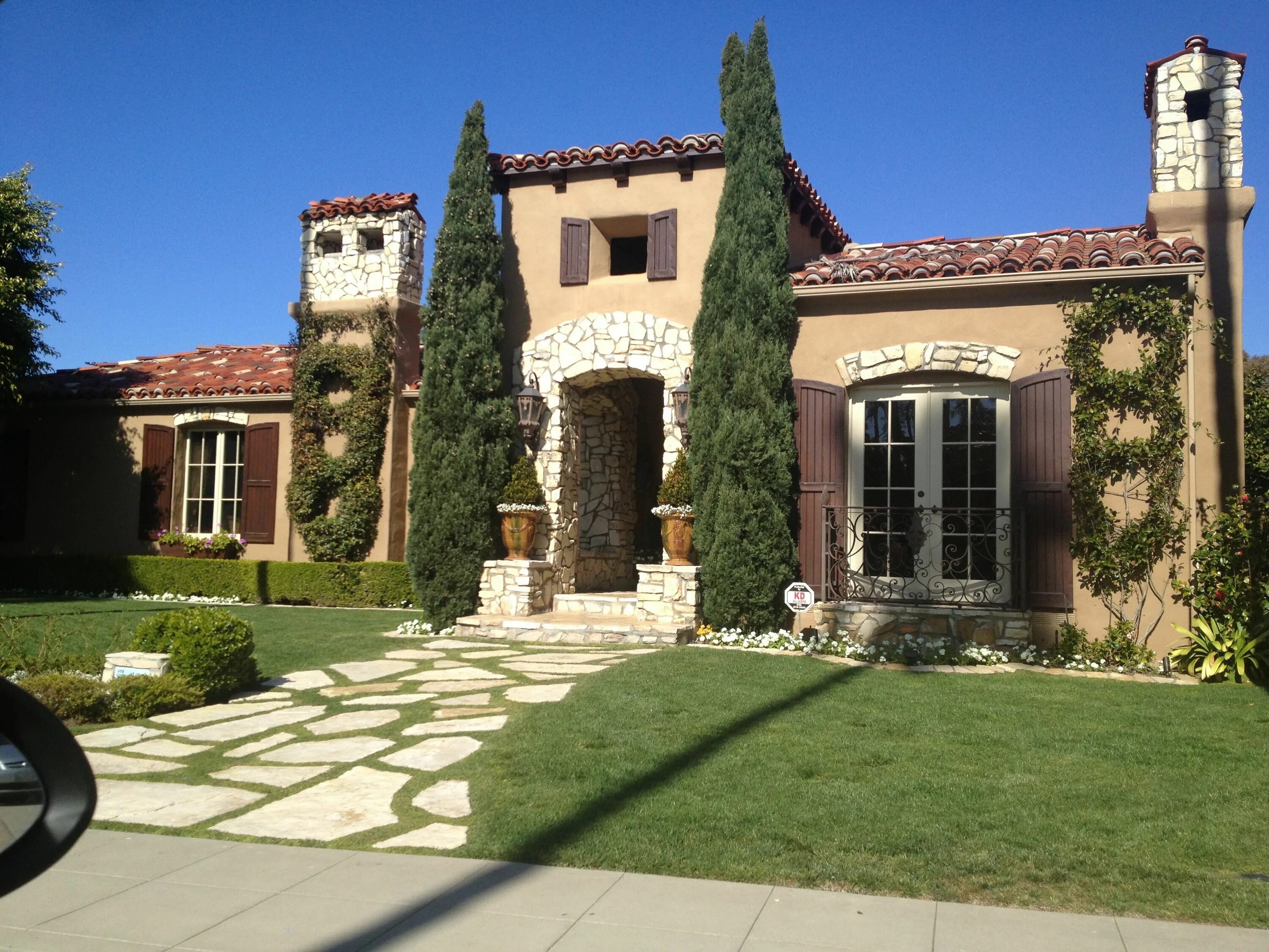 Особняк вилла в испании средиземноморский стиль. Тоскана архитектура вилл. Италия домики сицилия. Старинные виллы италии тоскана. Испанская средневековая вилла.