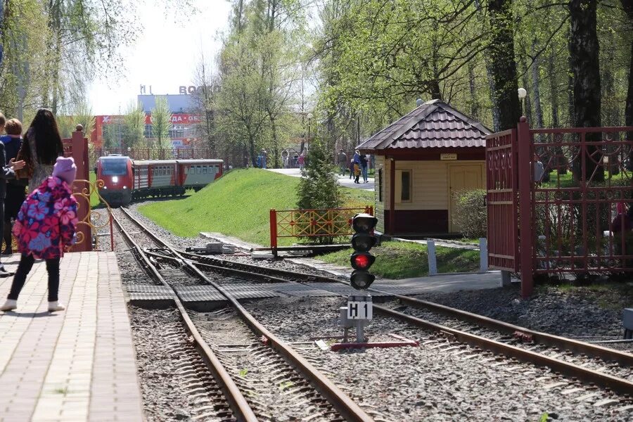 ДЖД Новомосковск. Тульская ДЖД. Новомосковск Тульская область детская железная дорога. Парк РЖД Новомосковск.