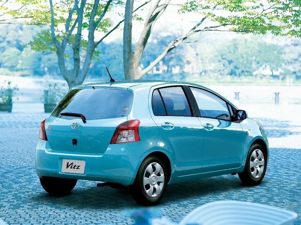 Хэтчбеки 2005 г. Toyota Vitz. Toyota Vitz 2005. Toyota Vitz xp90. Toyota Vitz 2.