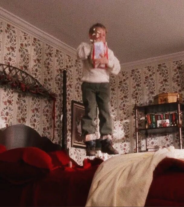 Home alone 3 1997. Кевин один дома на кровати. Видео не одна дома. Дом (2024) трейлер. Один дома 1 кевин в ванной.
