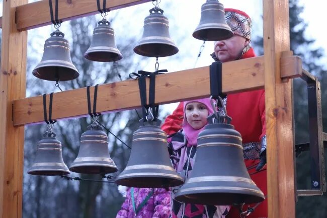 Мастер звон. Колокола в церкви. Мастер класс колокольного звона. Колокольные мастера. Колокола пластины.