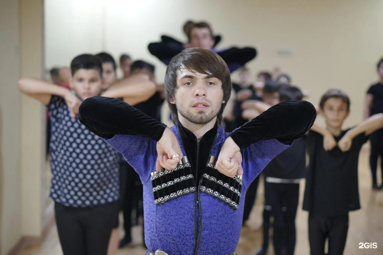 Студия лезгинки. Школа кавказских танцев. Закавказские ансамбль. Ансамбль лезгинка ростов на дону. Танец народов закавказья.