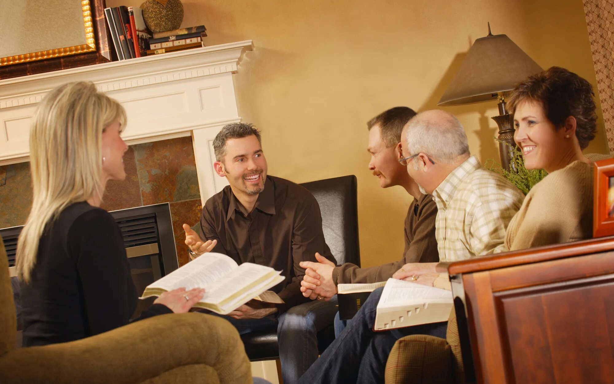 Домашняя группа 6. Домашняя группа Церковь. Домашняя группа по изучению Библии. Домашнее изучение Библии. Общение верующих друг с другом.