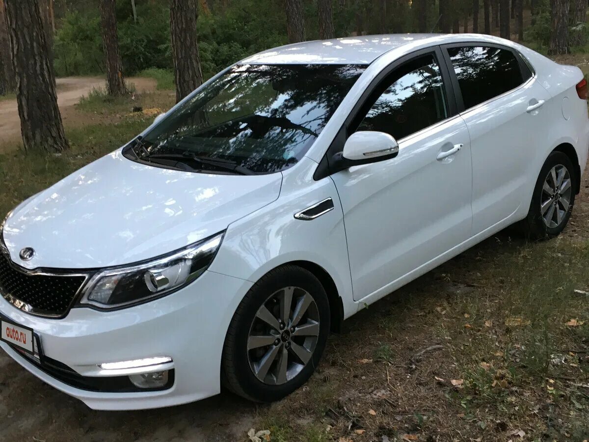 Киа рио 2015 год 1.6. Kia Rio III 2015. Kia Rio III 2015 Рестайлинг. Kia Rio 2015 Рестайлинг белая. Kia Rio 3 2016.