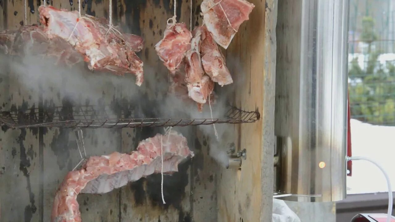 Koptil коптильня холодного копчения. Дымо нагнетатель для коптилки холодного копчения своими руками. Коптильня хобби смоки. Коптильня для колбасы. Сало горячего копчения в коптильне с дымогенератором.