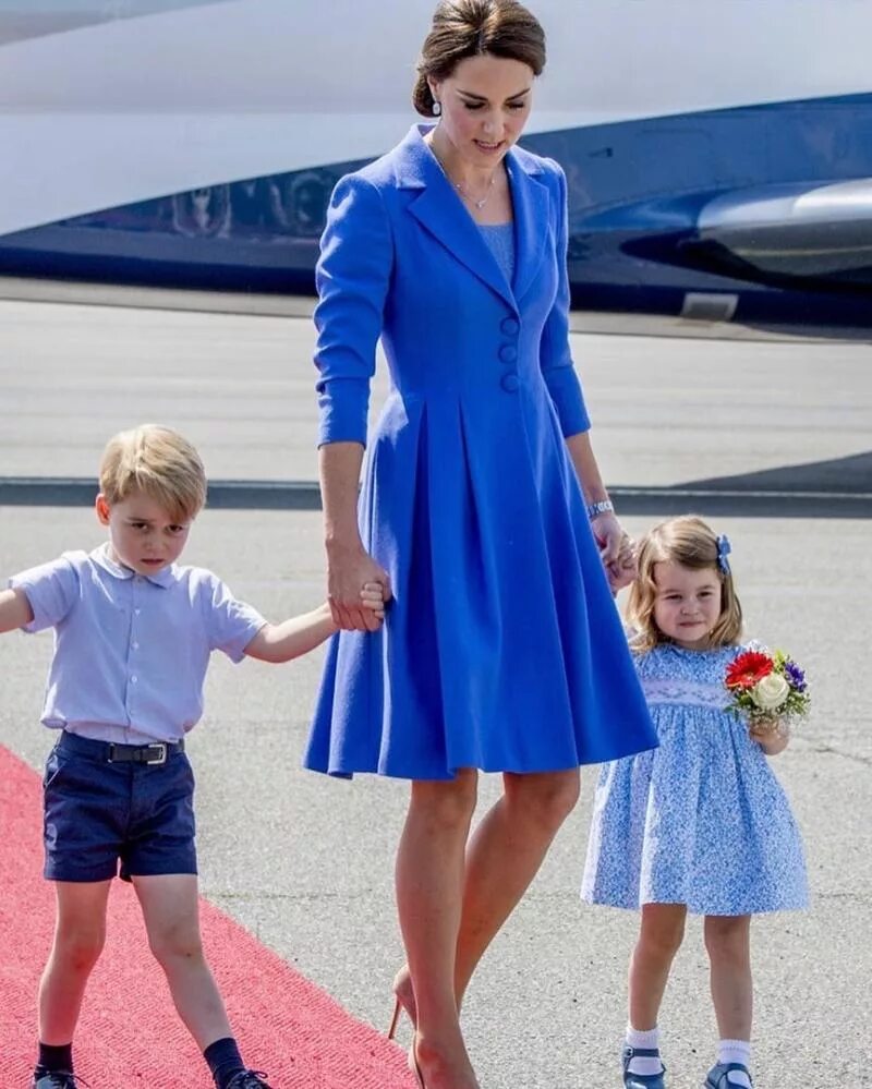 Кейт миддлтон дети возраст. Кейт Миддлтон с детьми. Кейт Миддлтон и принц Джордж. Дети Кейт Миддлтон и принца Уильяма. Rtqn Мидлтон дети.
