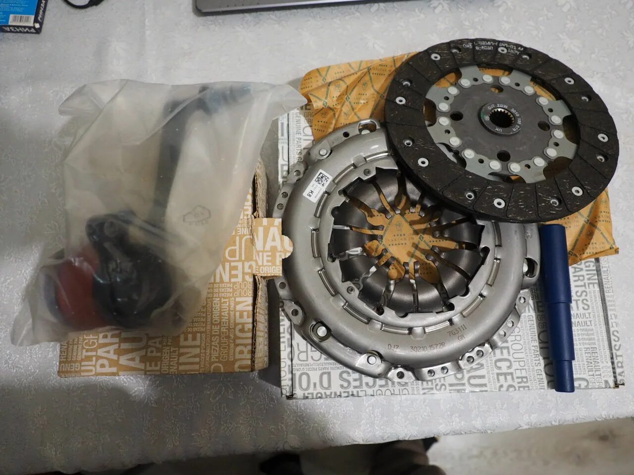 Диск сцепления меган 2. Диск сцепления рено меган 2. Сцепление рено сценик 2 1. Сцепление рено сценик 2. Замена сцепления ланд марк.