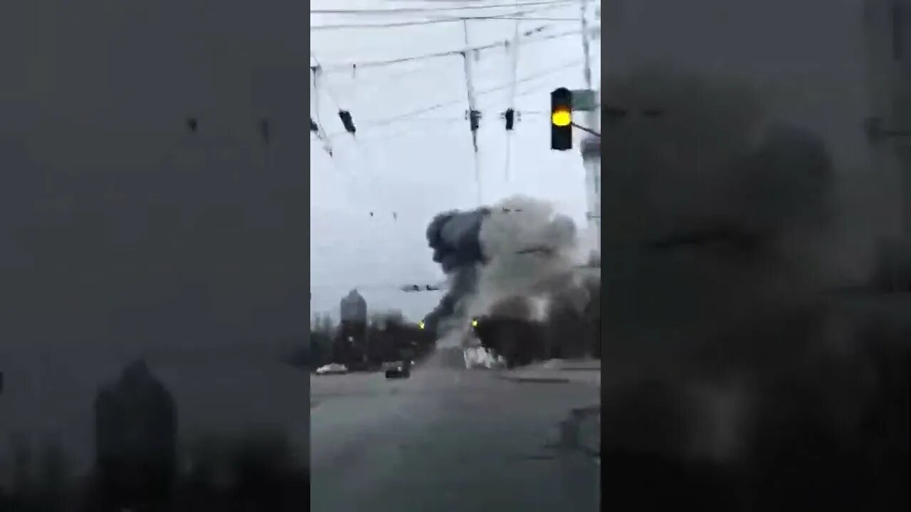 Падение киева 2022. Ракета в киеве. Видео ракеты в киеве. Разрушенный многоэтажный дом. Российские ракеты.