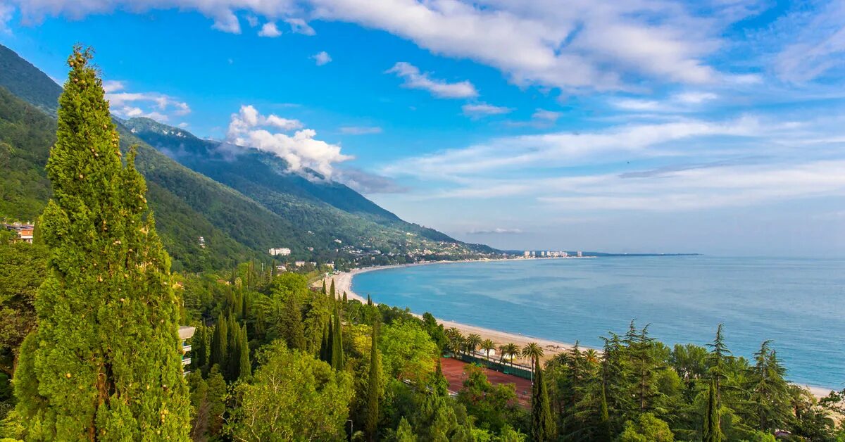 Абхазия автобусный тур 2024. Абхазия Гагры море. Черное море в Гаграх. Панорама Гагра Абхазия. Сочи Абхазия Гагры.