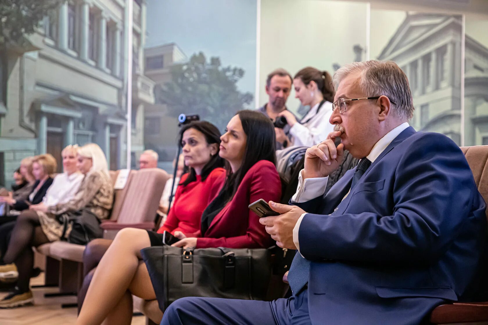 Conference report. 4d конференция. Writing a report about conference. Конференция маркетинг. Health and wellbeing.