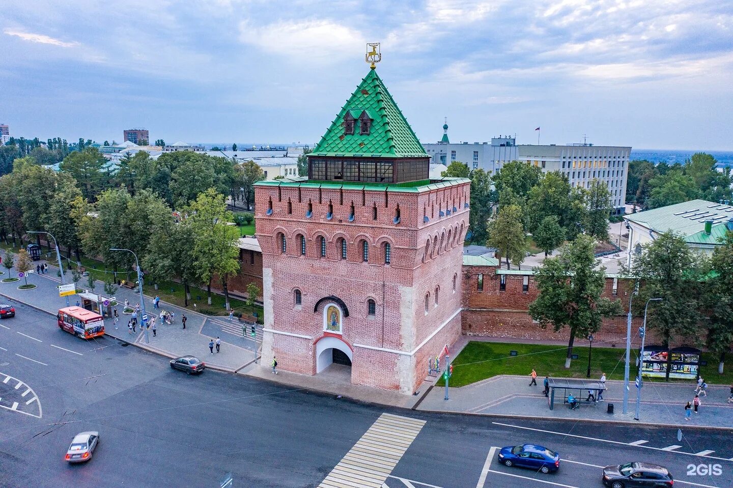 Кремль Нижний Новгород Дмитриевская башня. Дмитровская башня Кремля Нижний Новгород. Дмитриевская башня Нижний Новгород 2021. Дмитриевская башня Нижегородского Кремля 2021. Сайт кремля нижнего новгорода