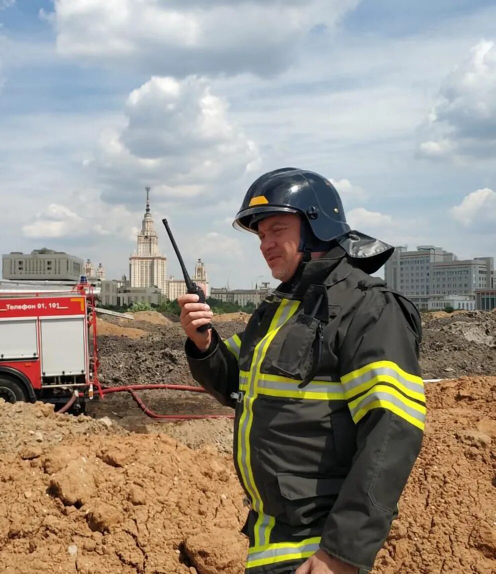 Регулировщик в аэропорту. Регулировщик на аэродроме. день авиационного диспетчера мчс.