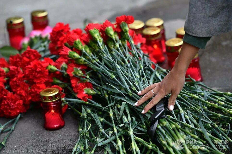 Траур. Цветы траур. Цветок траура в России. Траур фото. Что можно в траур