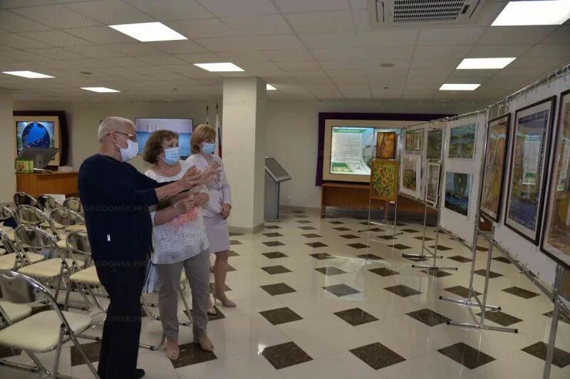 Созидатели атомной отрасли. До какого числа выставка атом. Политехнический музей лубянка экскурсия. Мирный атом презентация. Выставка "женщины в движении".