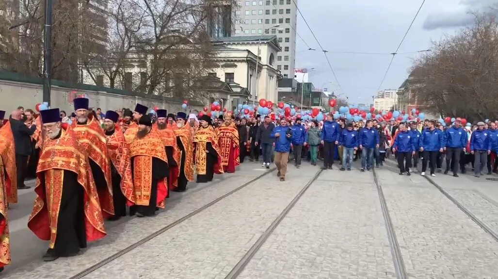 Крестный ход екатеринбург пасха. Пасхальный крестный ход 2023 года в краснотурьинске. Крестный ход екатеринбург пасха. Крестный ход в екатеринбурге 2022. Крестный ход.