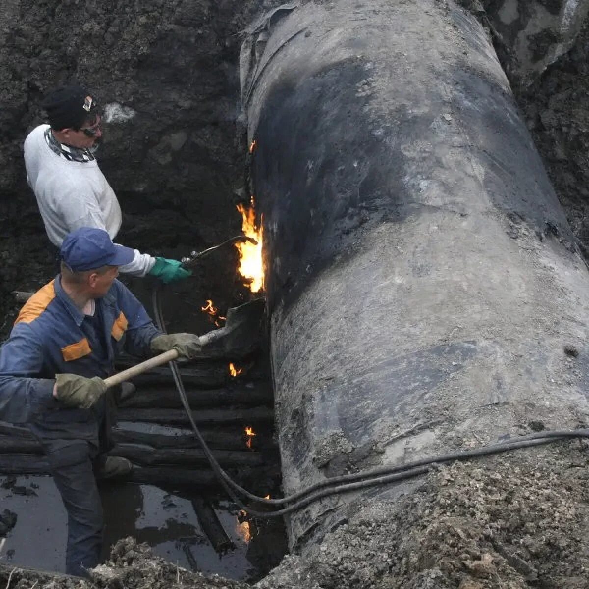 Закупорки газопровода. Разрыв магистрального газопровода. авария на нефтепроводе. порыв магистрального нефтепровода. авария на магистральном газопроводе.