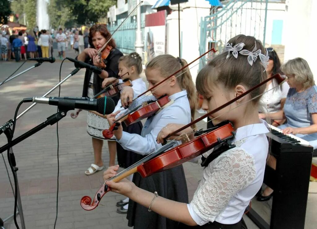 Подслушано людиново тудей контакты. Культура Людиново. Людиново Калужская область. Население Людиново Калужской области. Людиново жители человек.