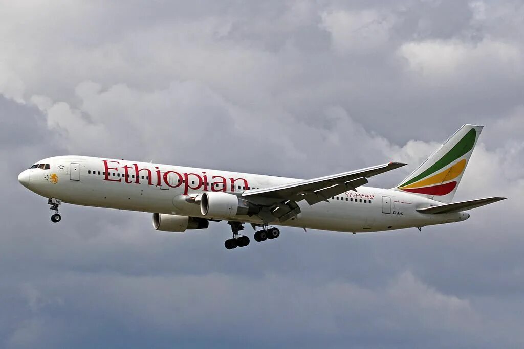Et 761 ethiopian airlines. B767. Boeing 767-300er Ethiopian Airlines. 767-300er s7. Asiana Airlines 767-300er одель.