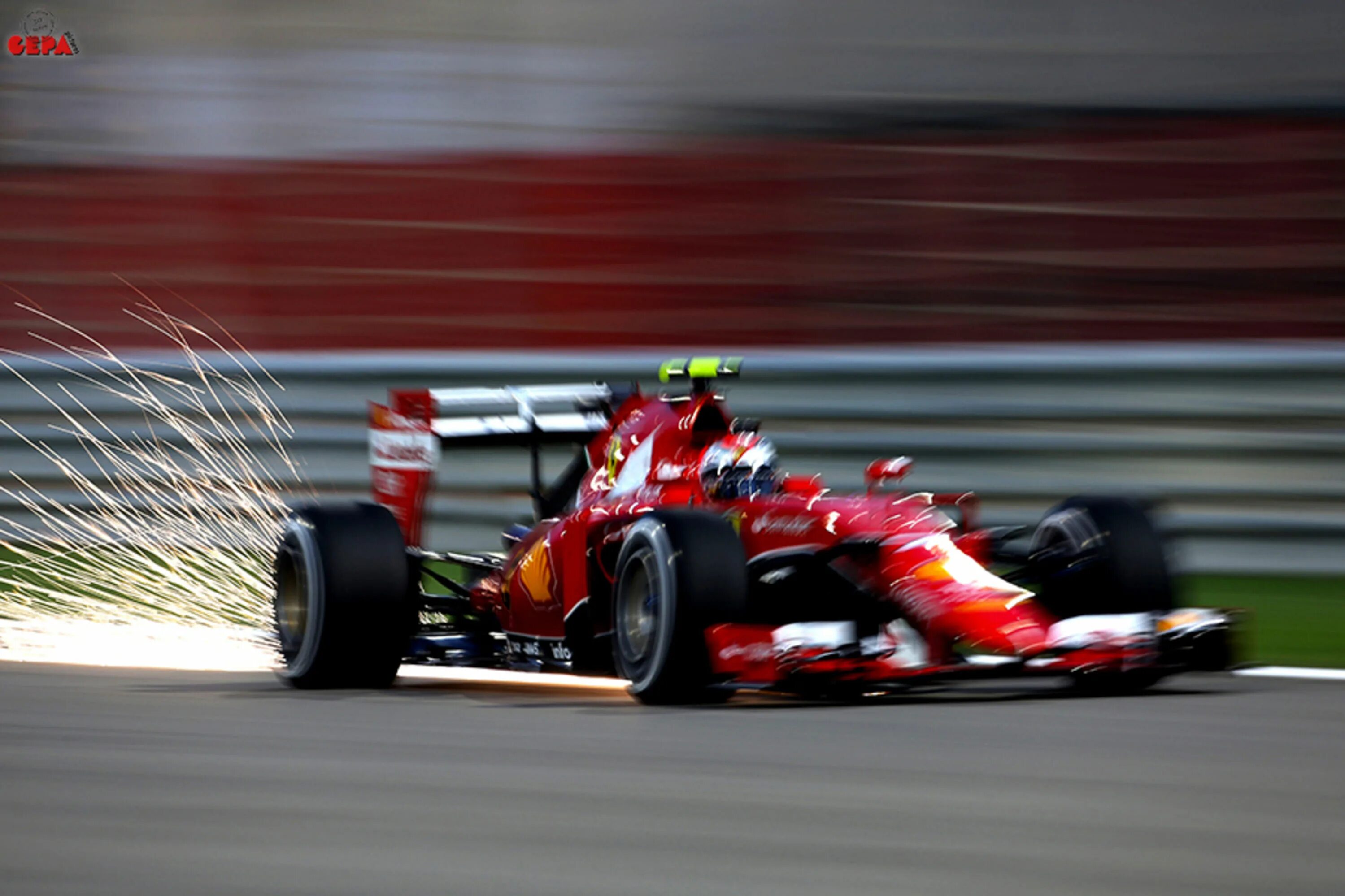 Скорость болида формулы. Феррари ф1 2015. Kimi Raikkonen f1. Vettel Ferrari 2015 Bahrain. Кими Райкконен 2015.