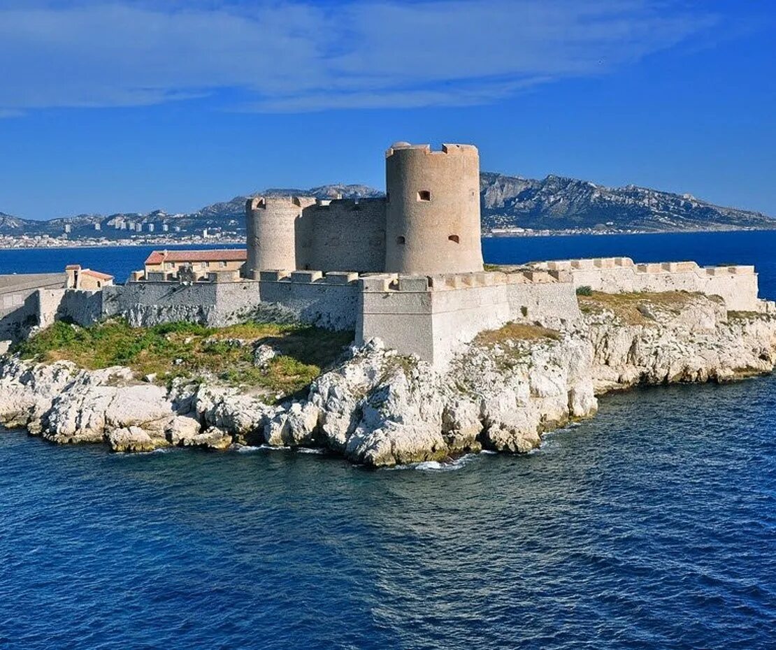 Замок графа монте кристо. Замок ИФ во Франции.