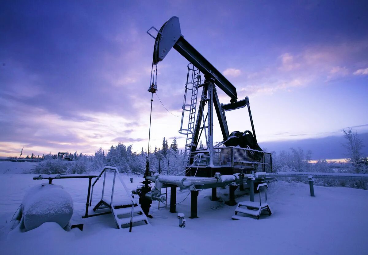 Российские нефтяные скважины. Нефтяная вышка усинск. добыча газа в тайге. добывающие скважины. нефтяная вышка зимой.