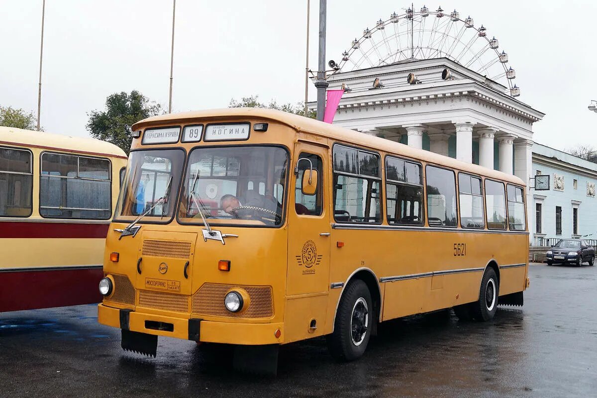 Отечественные автобусы. ЛИАЗ 677 сочлененный. ЛИАЗ 677м гармошка. Автобус ЛИАЗ 677 СССР. ЛИАЗ 677 гармошка.