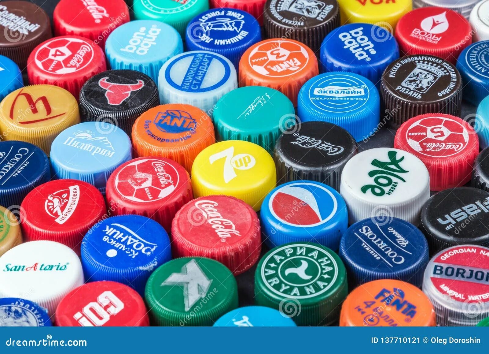 Крышка фанта. Крышки от напитков. крышка от газировки. крышка от лимонада. пластмассовая крышка от газировки.