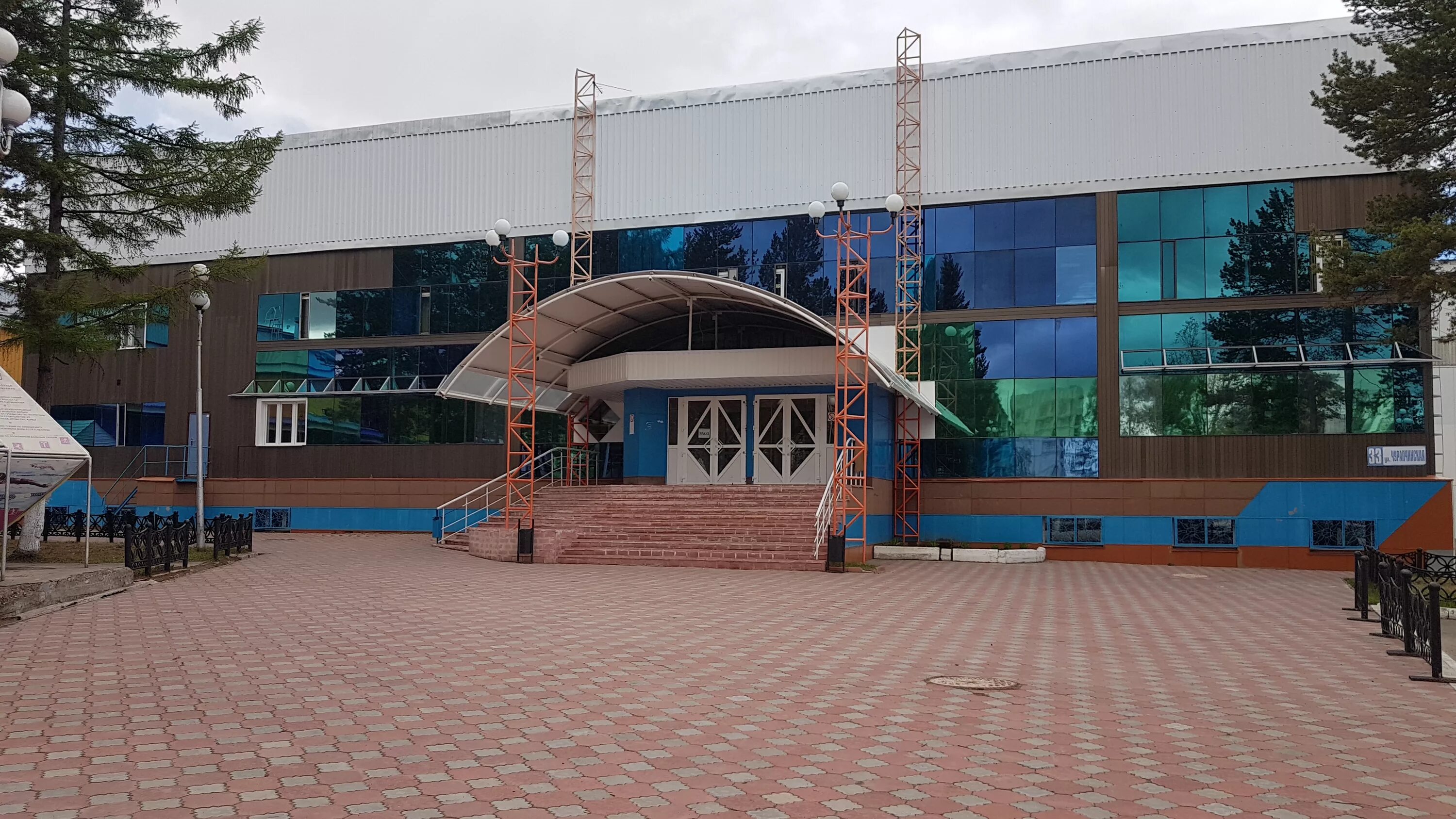 Бассейн при дворце. Бассейн олимп енакиево. Бассейн шахтер нерюнгри. Стадион шахтер нерюнгри. Дворец спорта шахтер донецк.