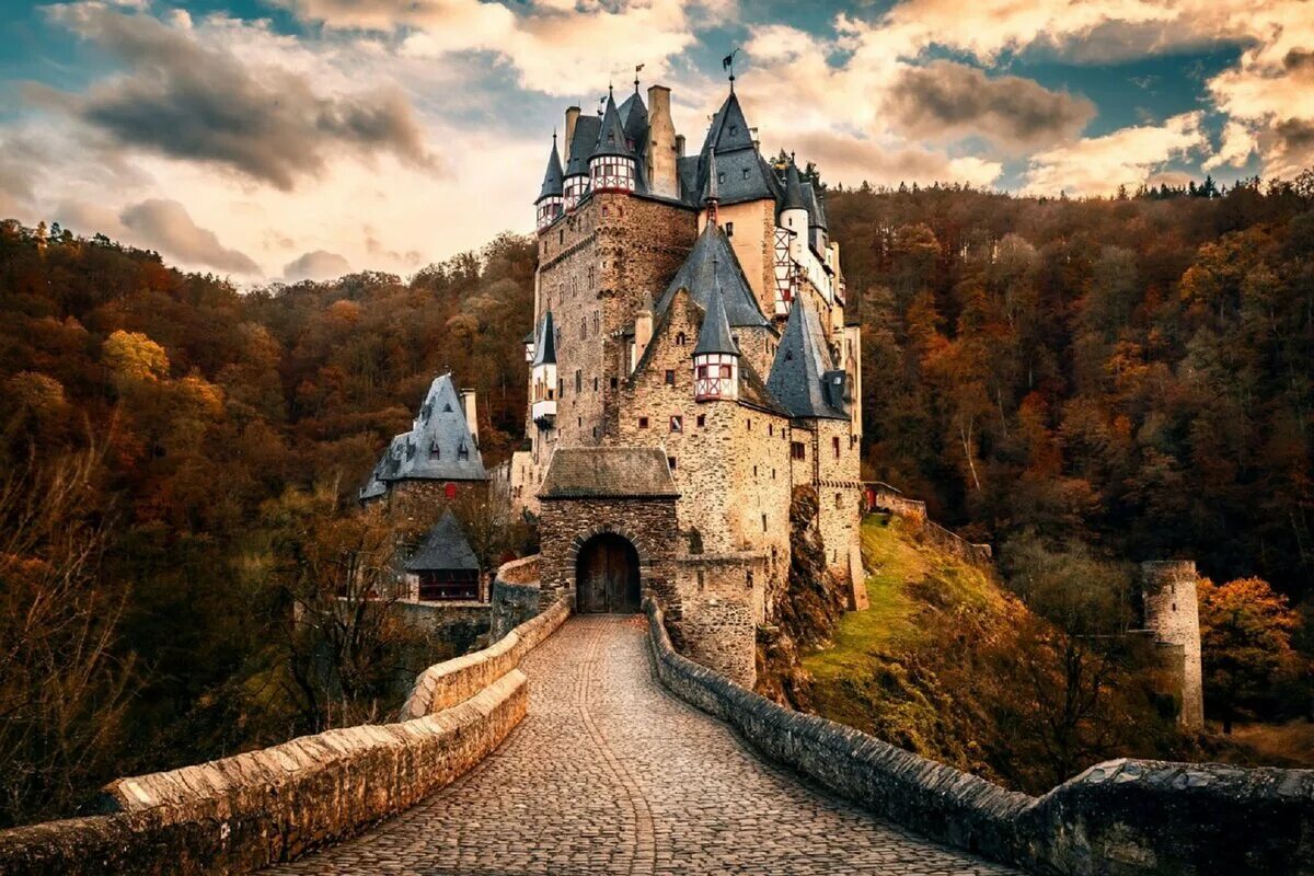 Замок Эльц Германия. Замок Бург Эльц Германия. Замок Эльц, Виршем, Германия. Замок Eltz в Германии.