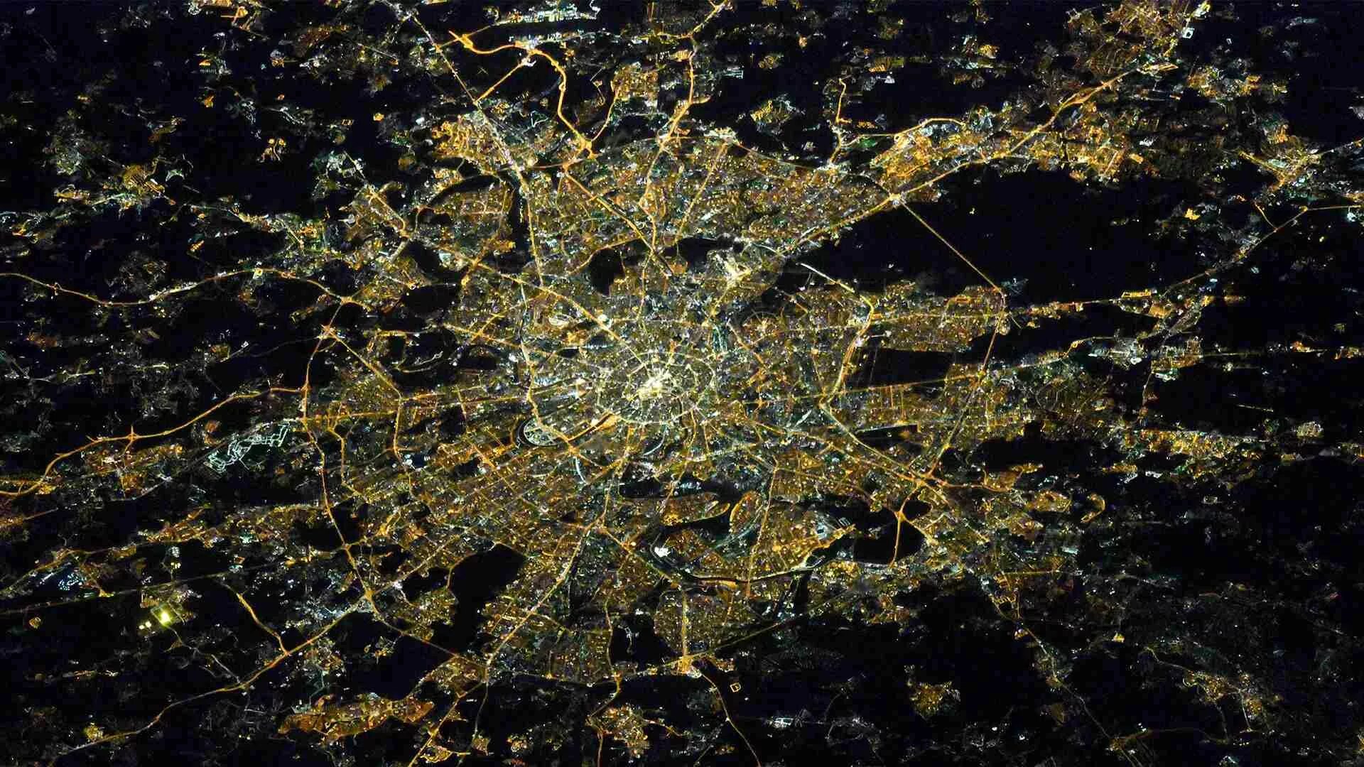 Московская спутник. Вид ночной москвы из космоса. Вид москвы с мкс. Космический снимок москвы. Москва с борта мкс.