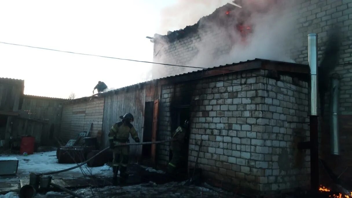 Пожар в гараже. Сковородино пожар. Пожар в школе. Сгорел дом в Бузулях. Сгорели рабочие