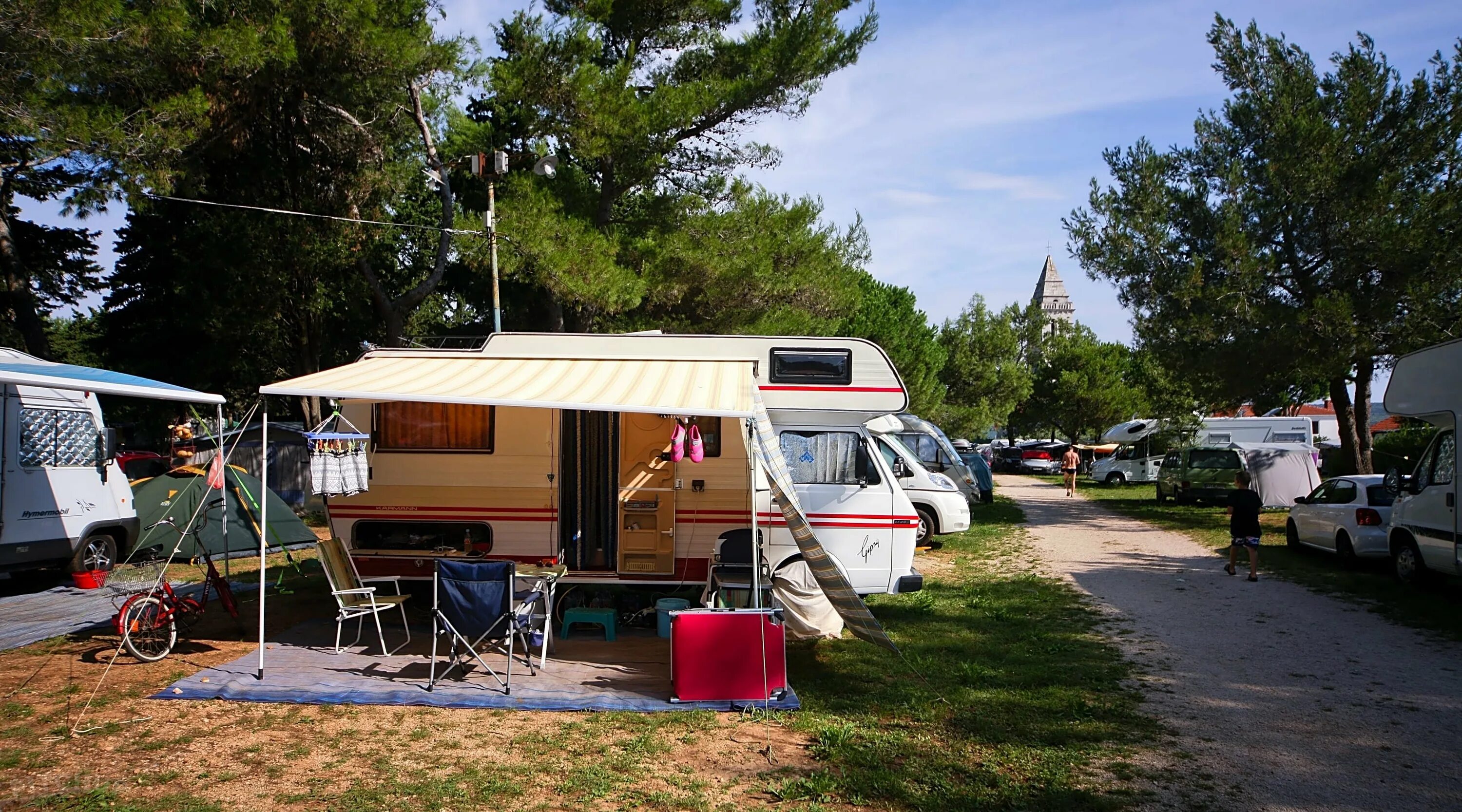 Camping shop. Голубицкая автокемпинг Теремок. Енот Лермонтово автокемпинг. Автокемпинг глэмпинг.