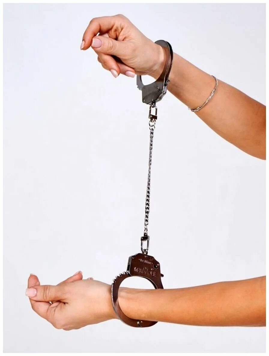 Человек в цепях. Цепи оковы. Наложи на меня оковы. Оковы символ. Наложи на меня оковы.