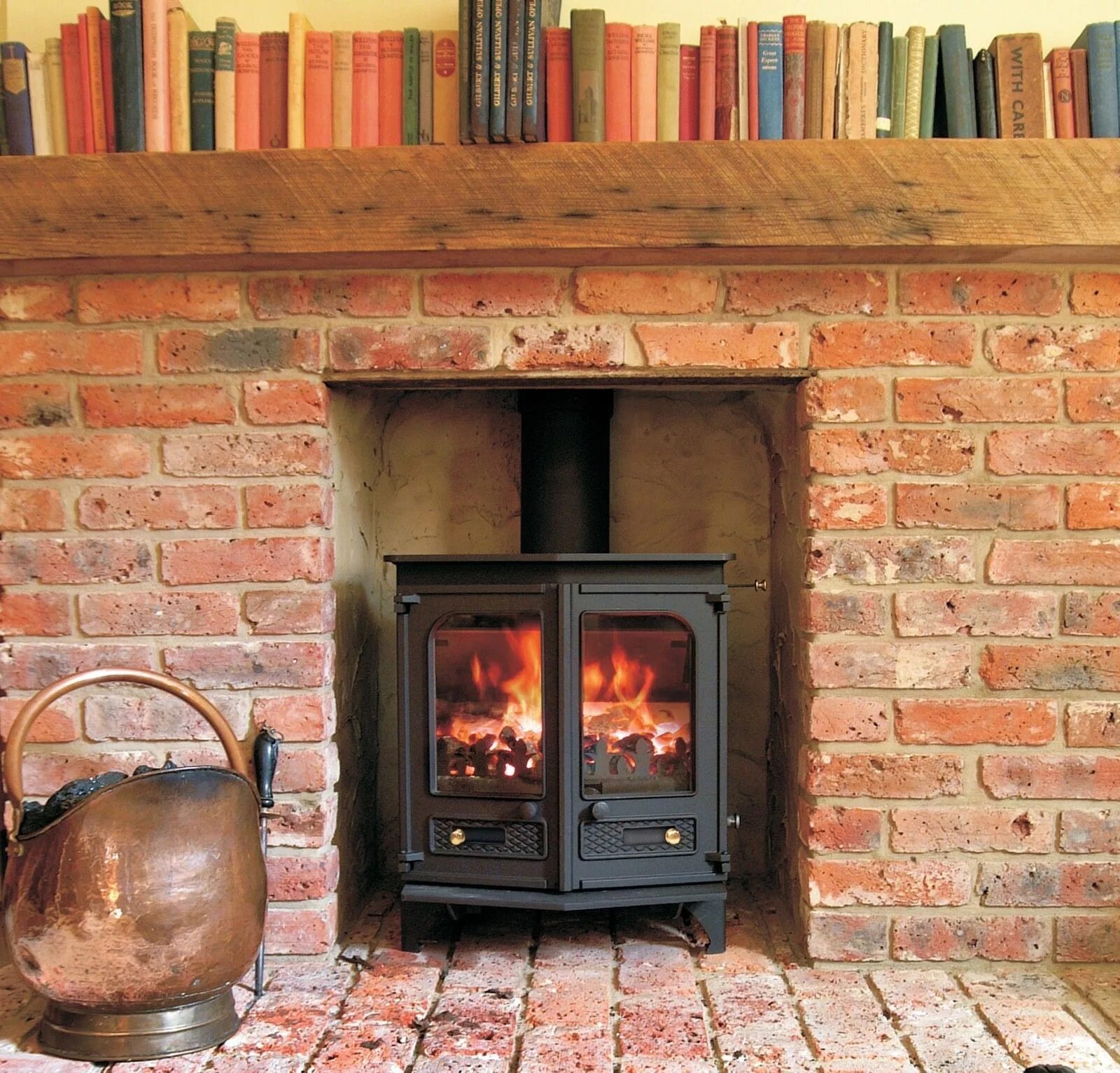 Кирпич для чугунной печи. Печь brick stove fireplace. дровяная печь-камин fireplace hordo. камин из кирпича. камин из старого кирпича.