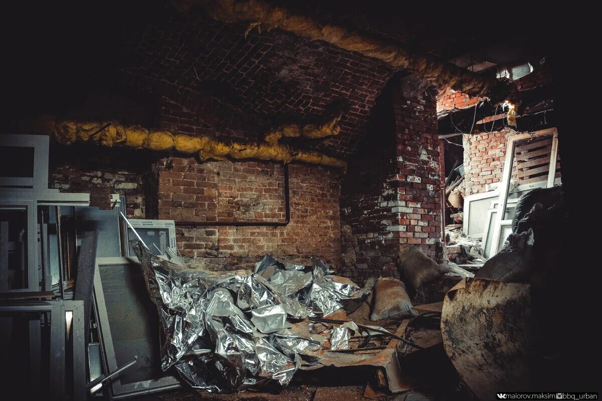 Подписаться подвал ильича новое. Снимки старых подвалов Богоявленского. Находки в подвалах старинных домов. Рухнул старый подвал. Тихвин подвал.