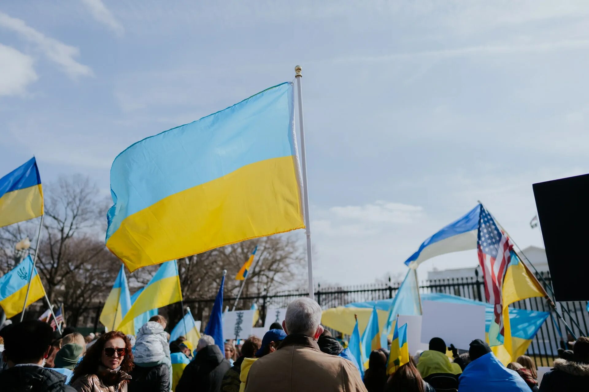 Украина старше россии. День Соборности Украины. Россия против Украины. Украинцы в России. Украинцы в Европе.