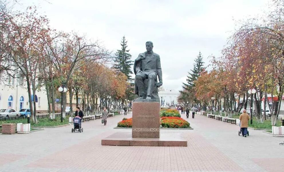 Достопримечательности йошкар-олы бульвар чавайна. Чавайна в йошкар оле. Памятник чавайну йошкар-ола. Памятник чавайн йошкар ола. Йошкар-ола чавайна.