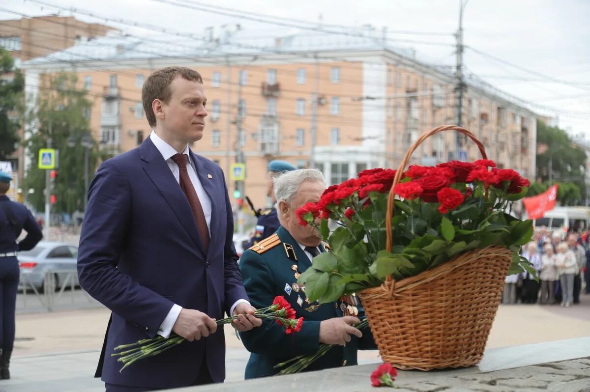 Малков Рязань губернатор. Возложение цветов в Рязани 22 06 2022. Возложение цветов к Вечному огню 22 июня Рязань. Усы Зызина Рязань.