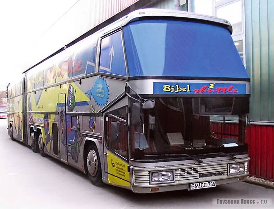 Б у автобус неоплан. Автобус Neoplan 395. Неоплан автобус 2021. Автобус Neoplan Jumbocruiser. Neoplan Jumbocruiser самый большой автобус в мире.