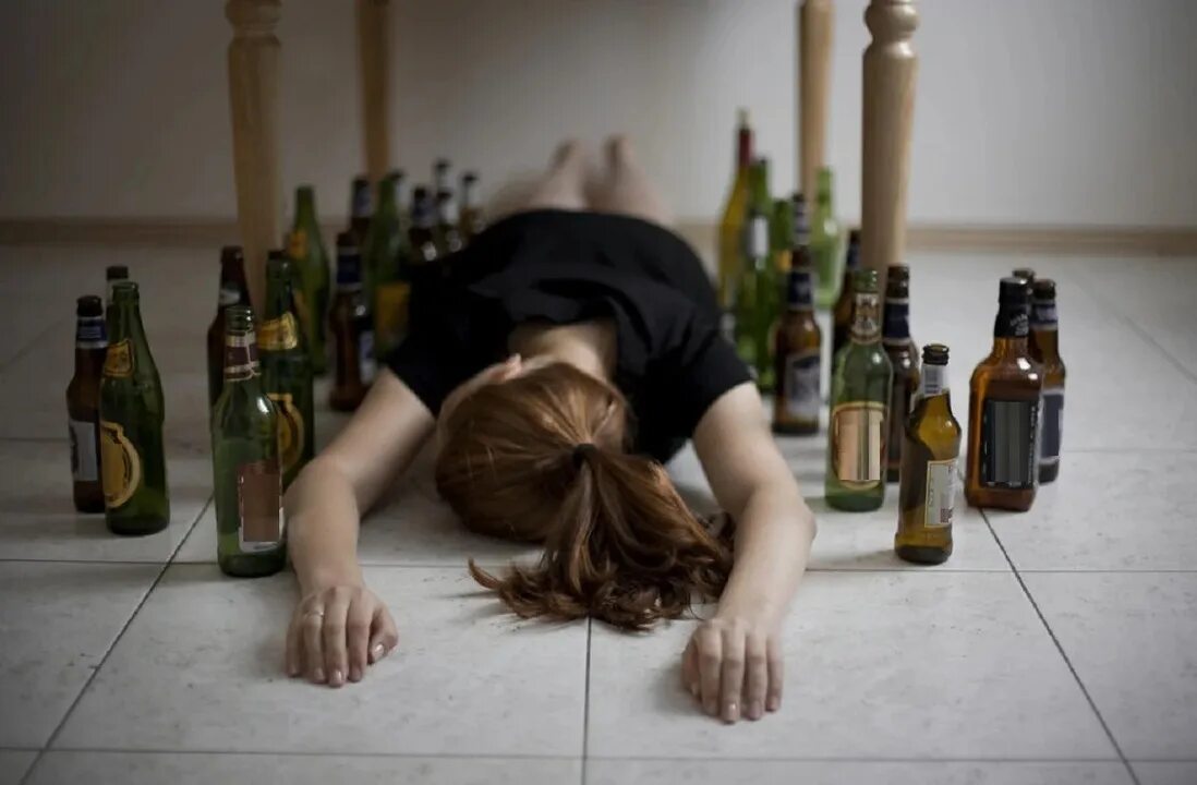Как люди становятся девушки. Пьющие девушки. Алкогольная зависимость у женщин.