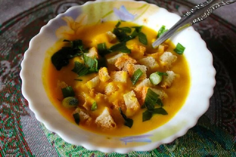 Как приготовить суп из тыквы с курицей. Суп с тыквой и картофелем и курицей. тыквенный суп с курицей и картошкой. тыквенно рыбный суп. суп из тыквы с курицей.