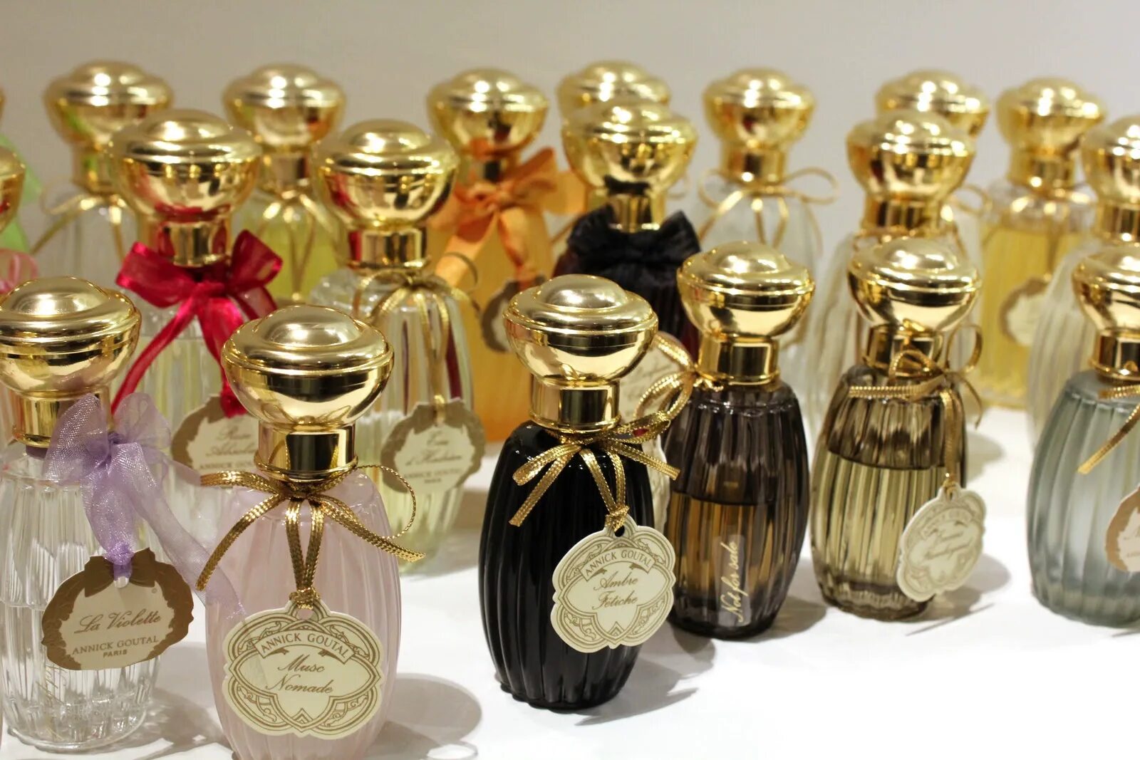 History parfums. Парфюмерия. Парфюмерные изделия. Духи Франция. Парфюмерия Франции.