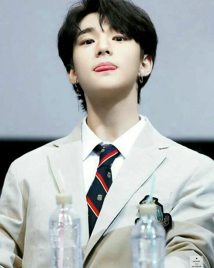 Hwang hyun jin stray kids. Хван хенджин 2022. Хенджин рост и вес. Хенджин stray kids 2021. Хван хенджин в полный рост.