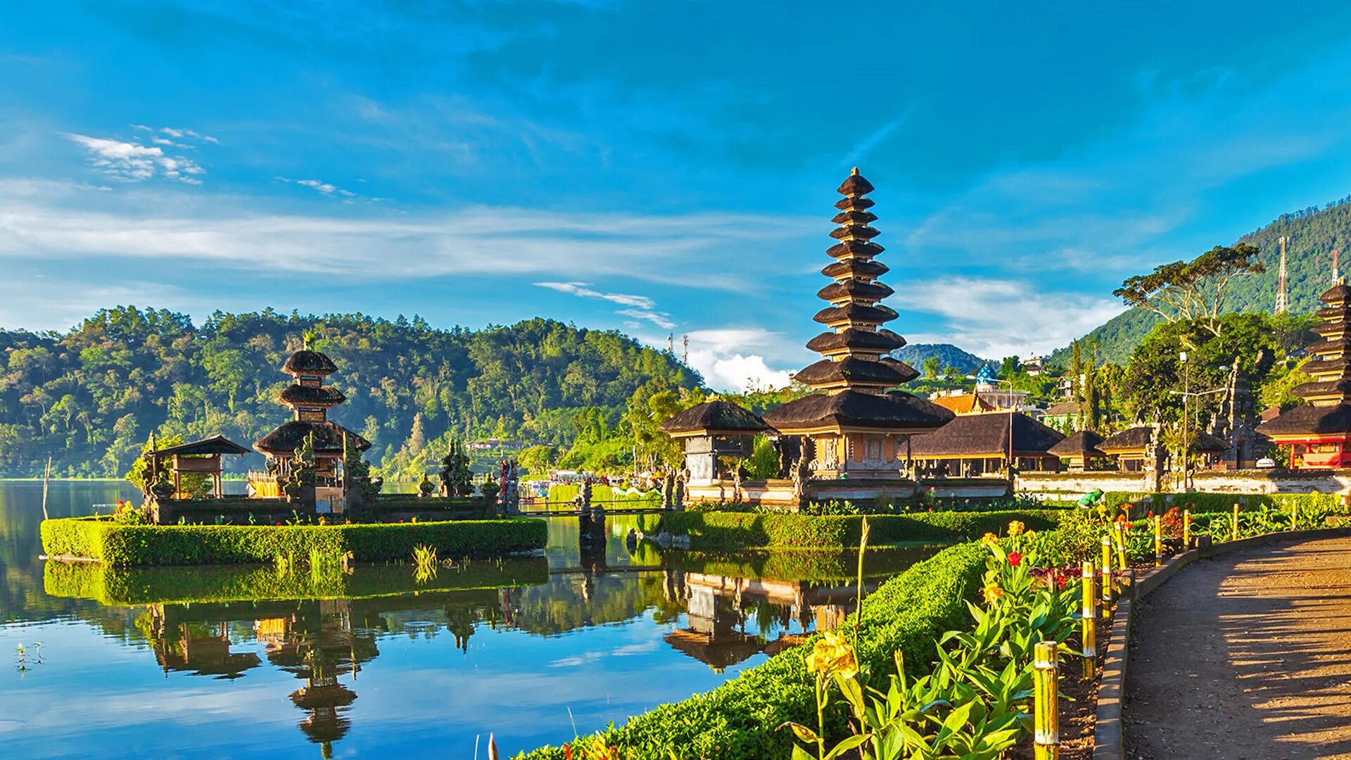 Что такое индонезия. Индонезия Бали. Бедугул Бали. Храм улун дану Бали. Кинтамани Бали.