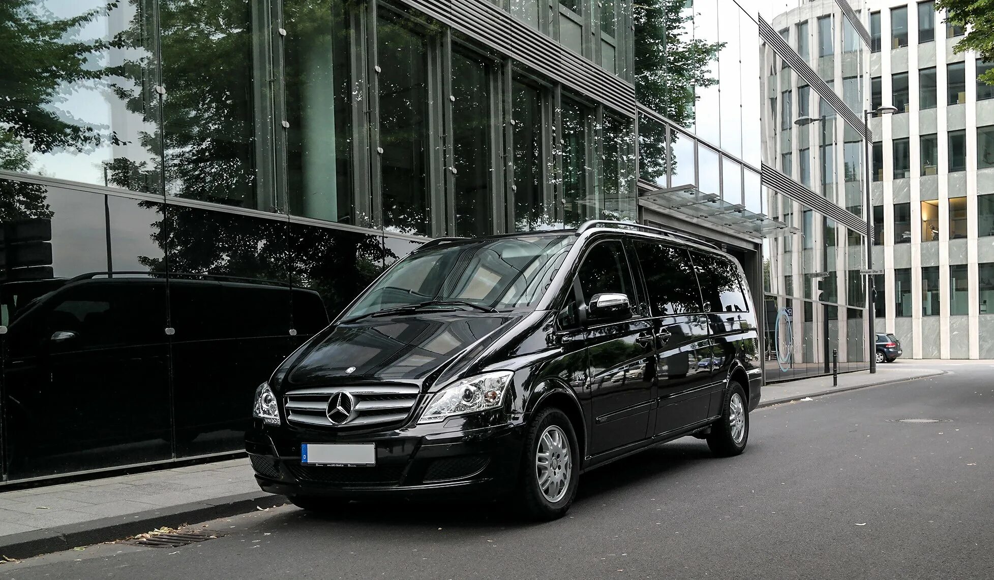 Трансфер разработок. Mercedes vito vip. мерседес вито трансфер турция. мерседес виано 2025. мерседес спринтер виано.