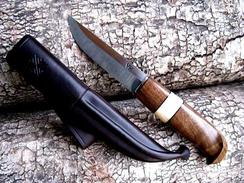 Нож финский МТ-101 орех. Финские ножи ручной работы. Ножи финки ручной работы. Скандинавские ножи с деревянными ножнами.