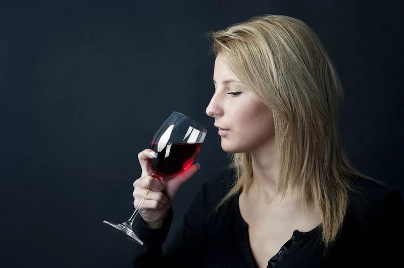 Who is drinking. Женщина под шафе картинки. пью модерато. people who drink alcohol.